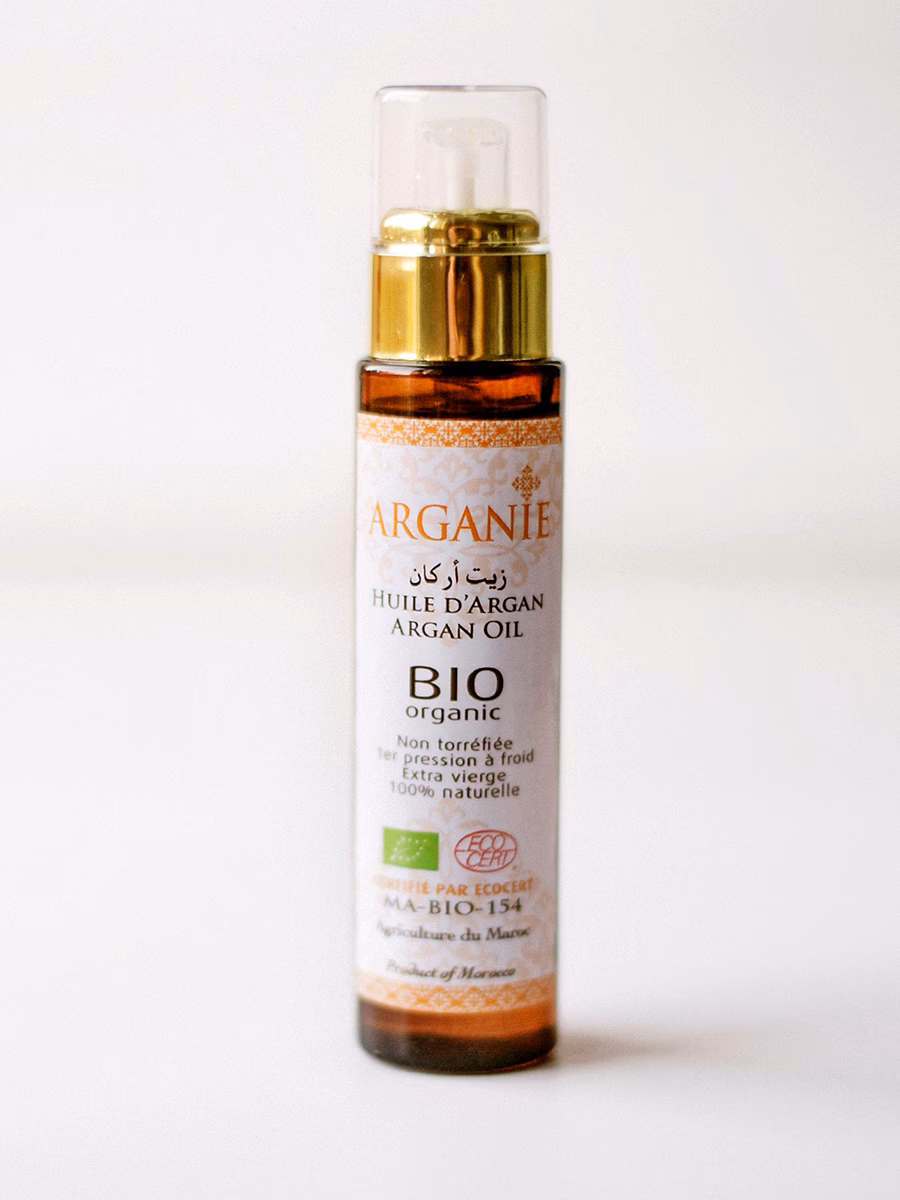 Co daje włosom olejek arganowy?