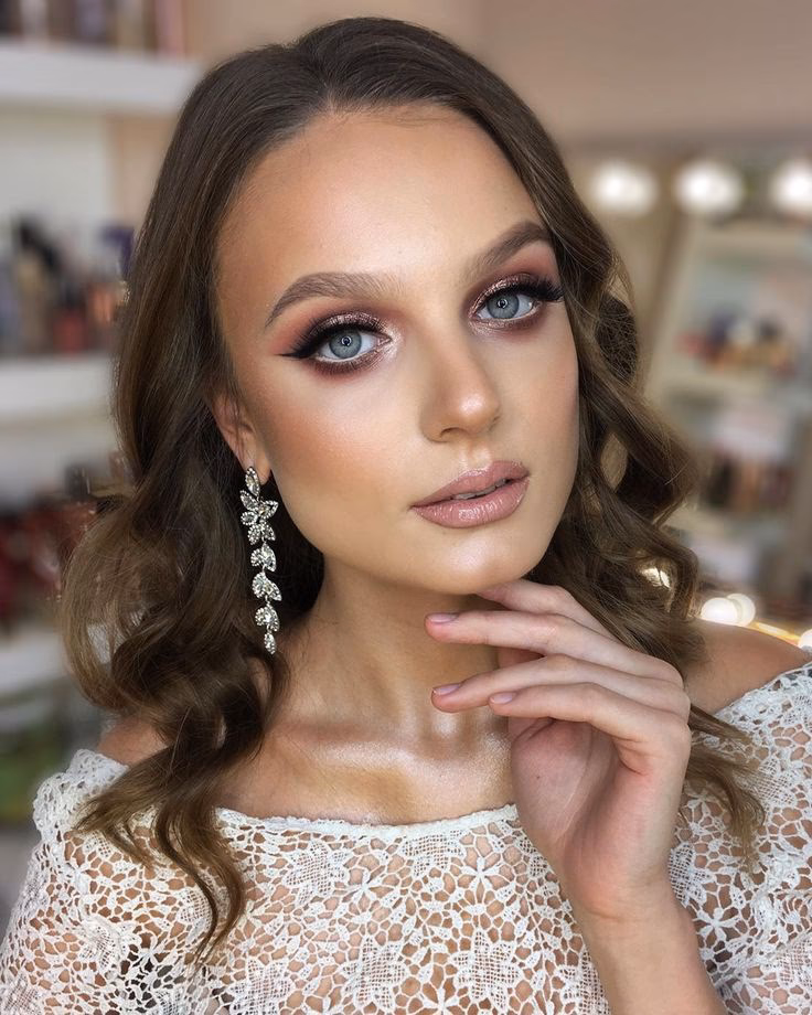 Jaka jest różnica między makijażem ślubnym a makijażem okolicznościowym?