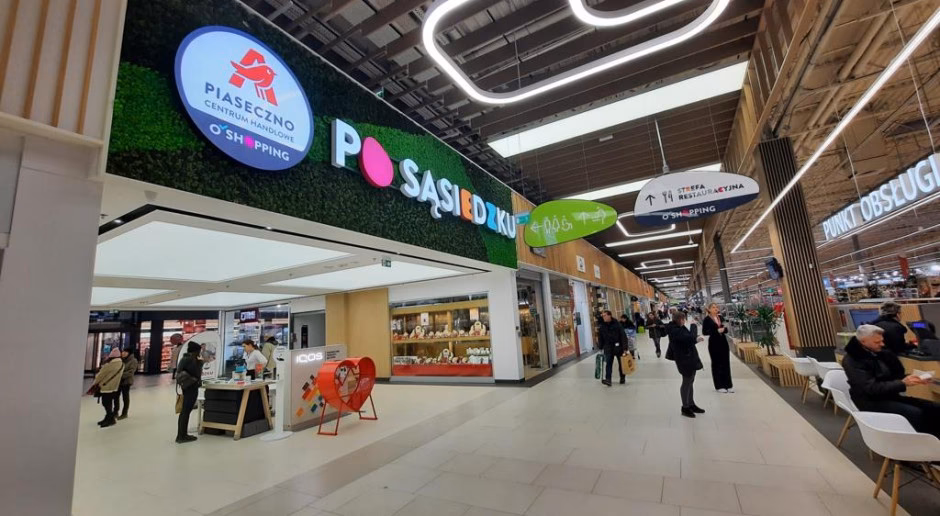 Czy w Auchan w Piasecznie jest Douglas?