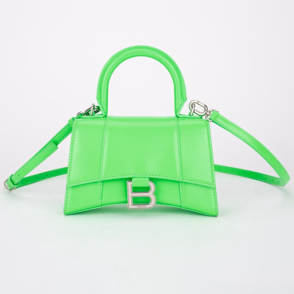 Czym są ubrania Balenciagi?