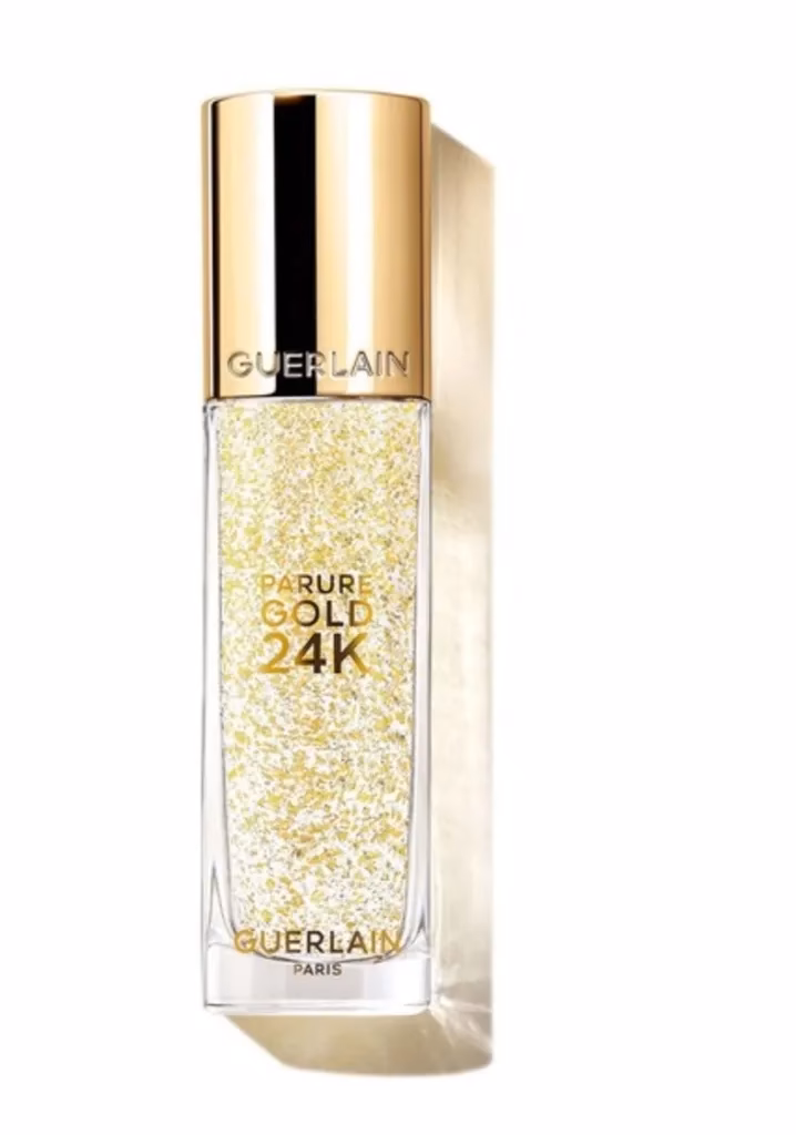 Czy baza pod makijaż Guerlain Gold Primer ma bazę silikonową?