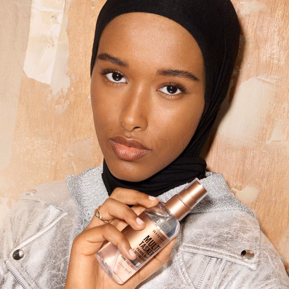 Czy mogę użyć sprayu utrwalającego zamiast bazy?