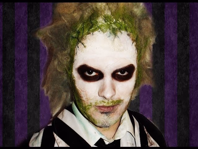 Dlaczego Beetlejuice ma mech na twarzy?