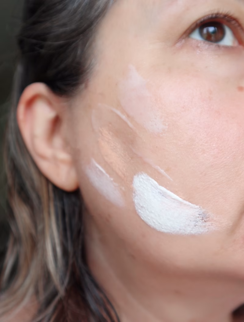 Do czego służy biała baza pod makijaż?