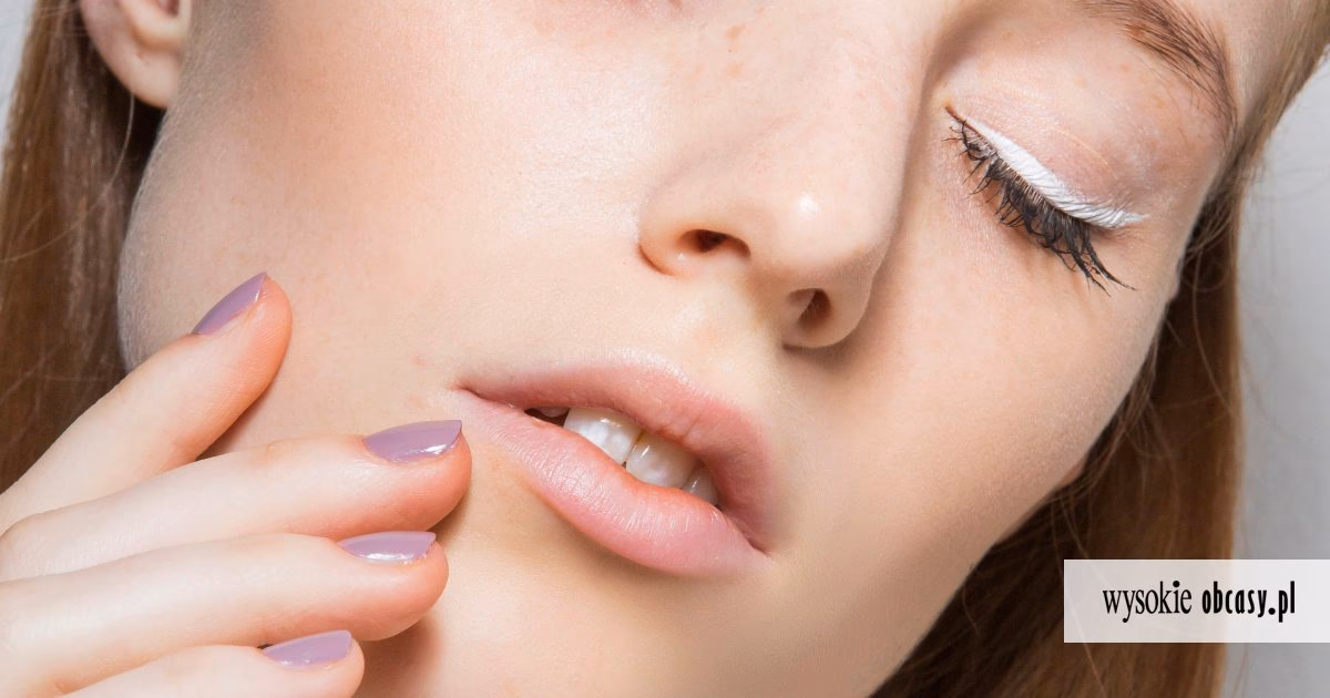 Jak zrobić białą kreskę na oku?