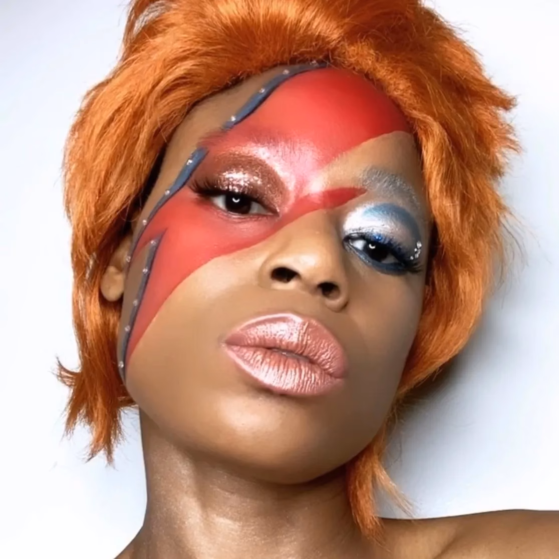 Jaki makijaż nosił David Bowie?