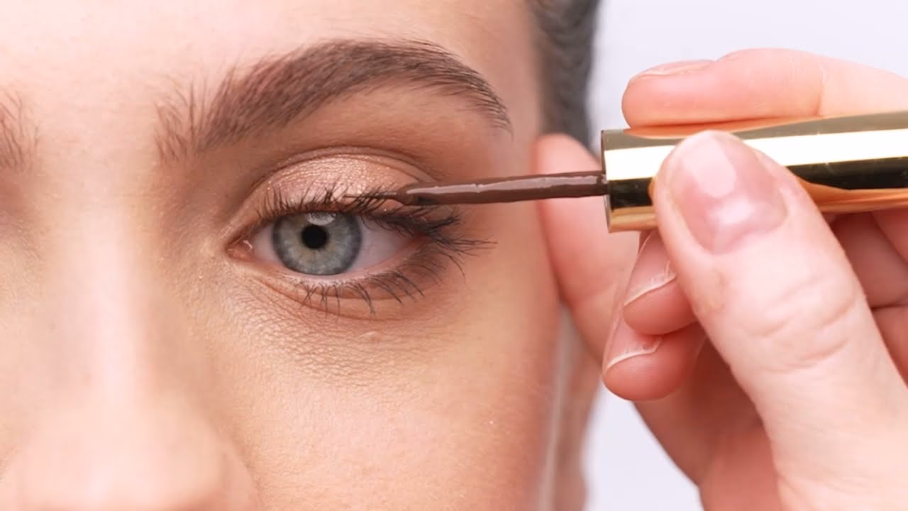 Komu pasuje brązowy eyeliner?