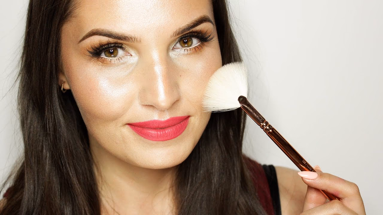 Jaki rozświetlacz daje efekt tafli?