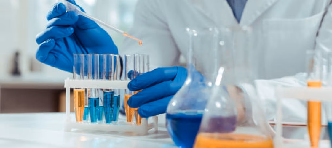 Czy chemia kosmetyczna to dobry zawód?