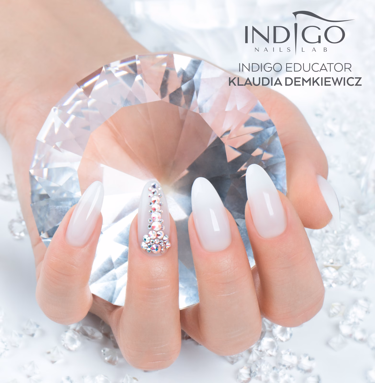 Jak nakładać kryształy Swarovskiego na paznokcie?