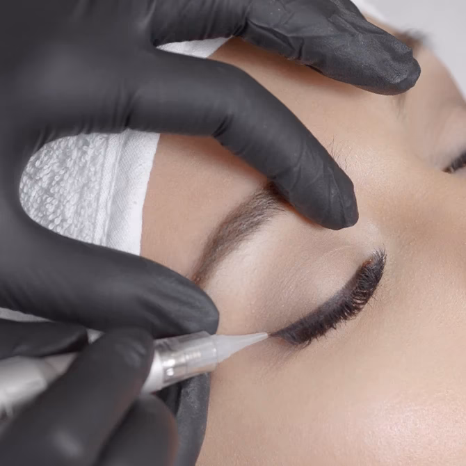 Czy można zmienić kolor makijażu permanentnego?