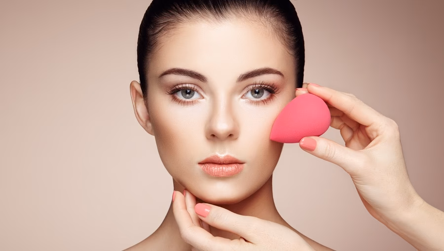 Co nałożyć na twarz przed makijażem?