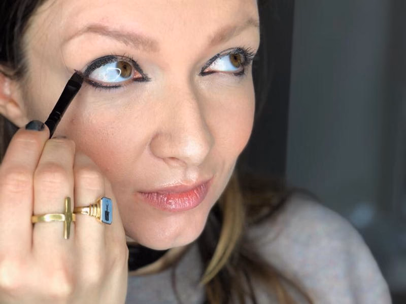 Jaka jest najlepsza czarna kredka do linii wodnej oka?