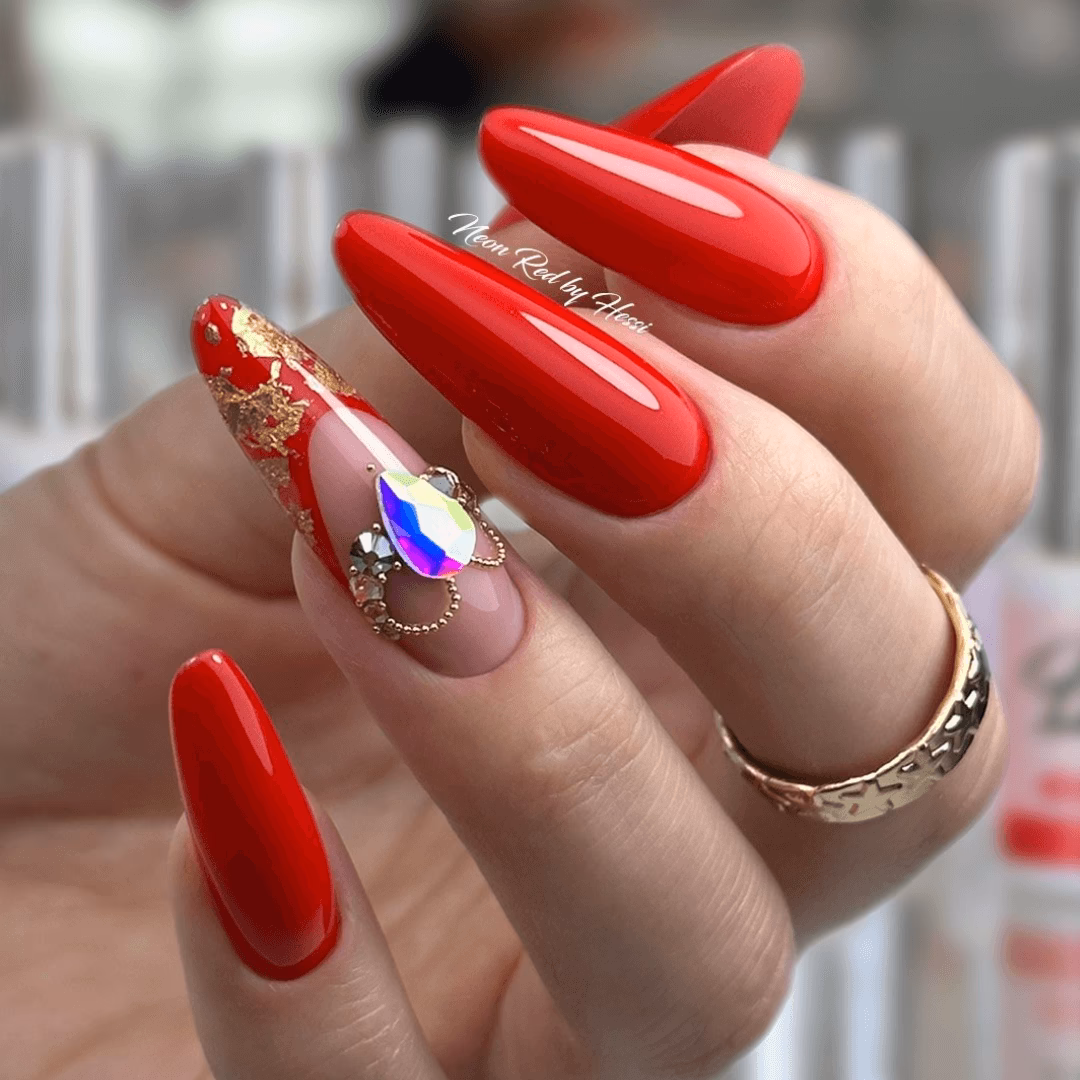 Czy można nosić czerwone paznokcie latem?