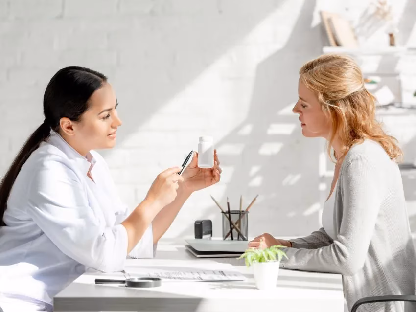 Czy mogę iść do dermatologa w makijażu?