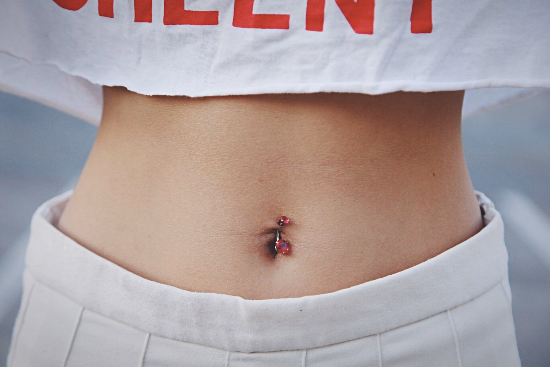 Jaki pępek nie może mieć kolczyka?