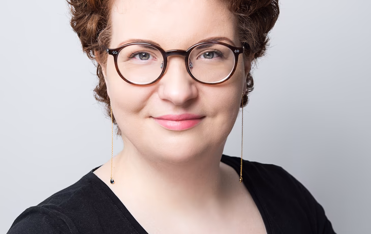 Czy makijaż rzeczywiście pogarsza trądzik?