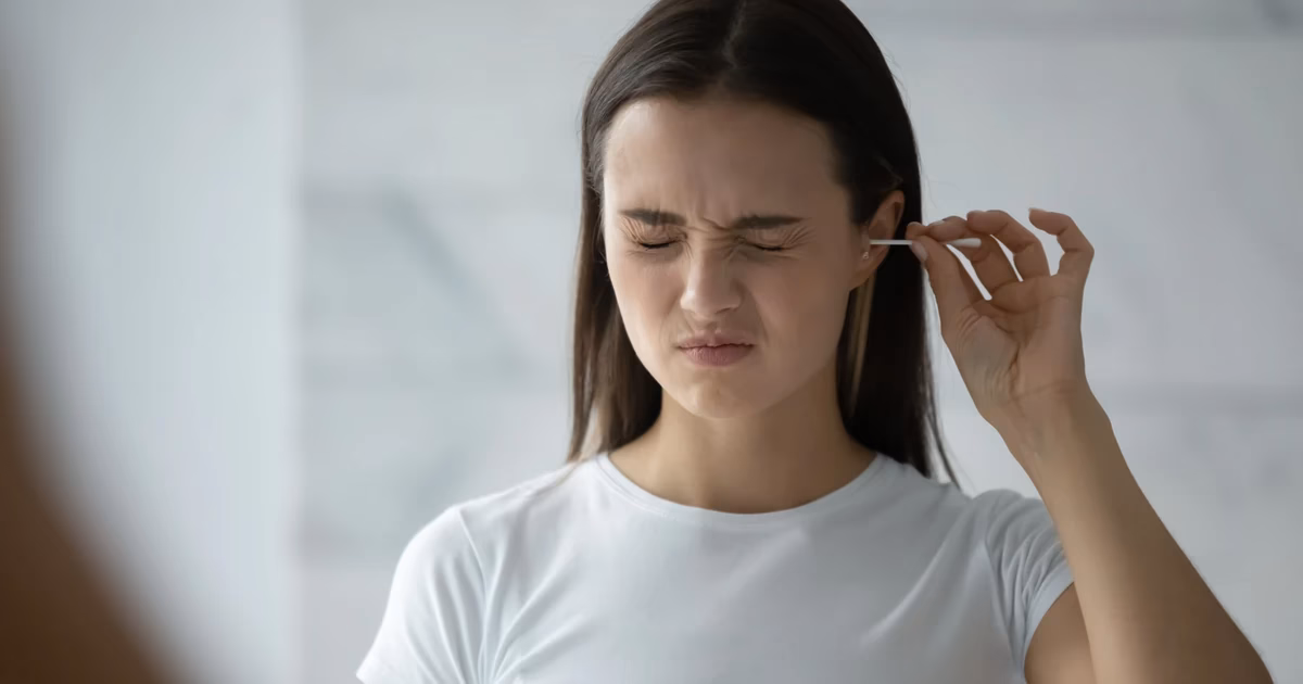 Czy można uszkodzić słuch patyczkiem?