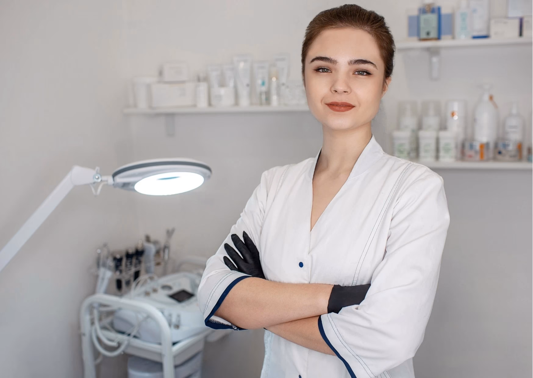 Czego kosmetolog nie może robić?