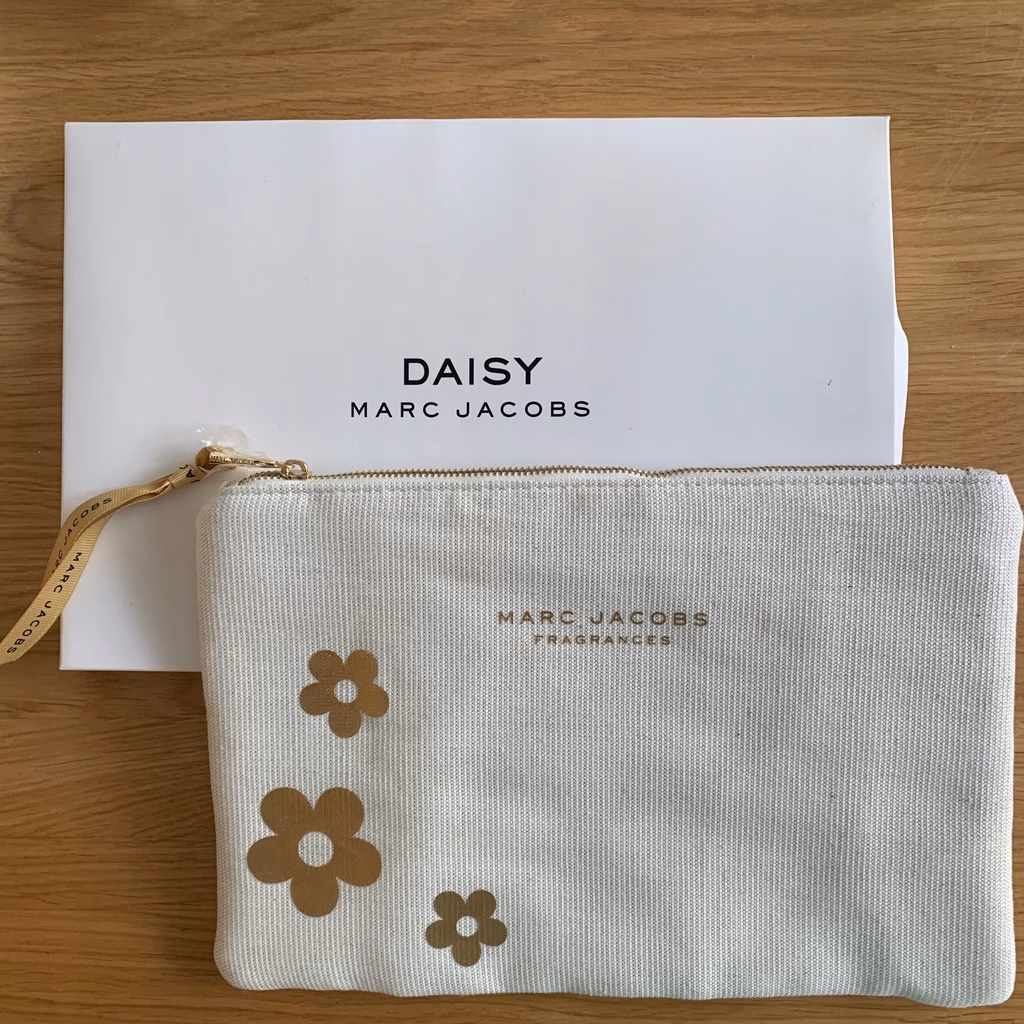 Jak pachnie daisy Wild Marc Jacobs?