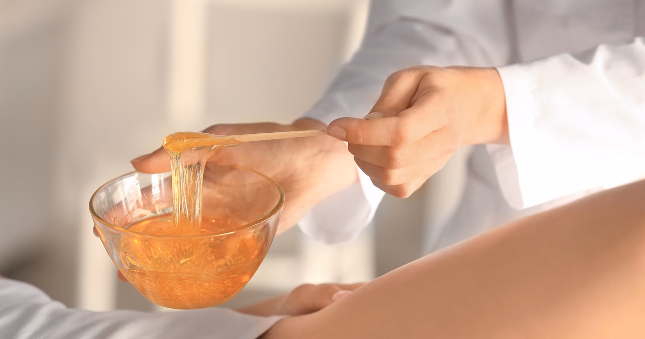 Czy depilacja bikini pasta cukrowa boli?