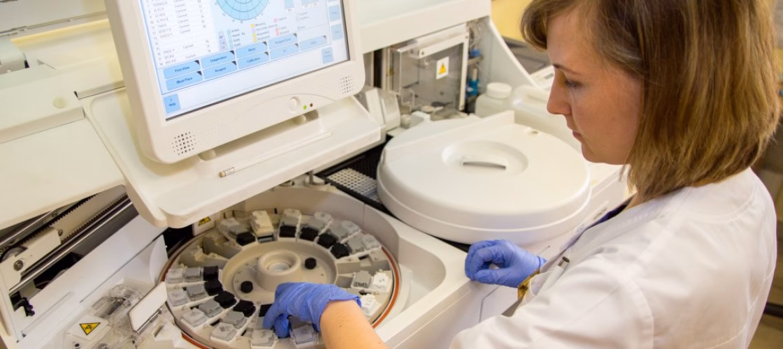 Co trzeba skończyć, żeby zostać diagnostą laboratoryjnym?