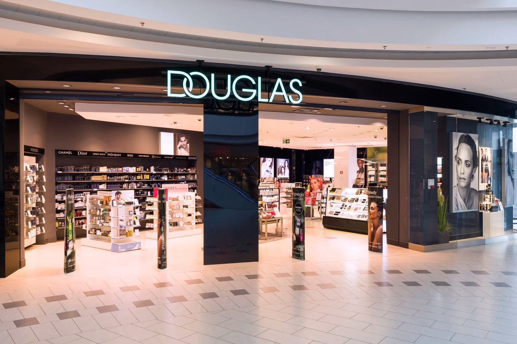 Jak sprawdzić dostępność w Douglas?