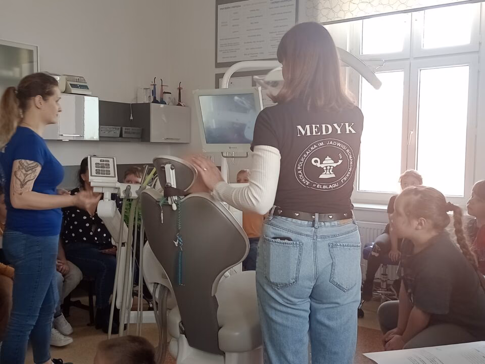 Ile trwa policealne studium kosmetyczne?