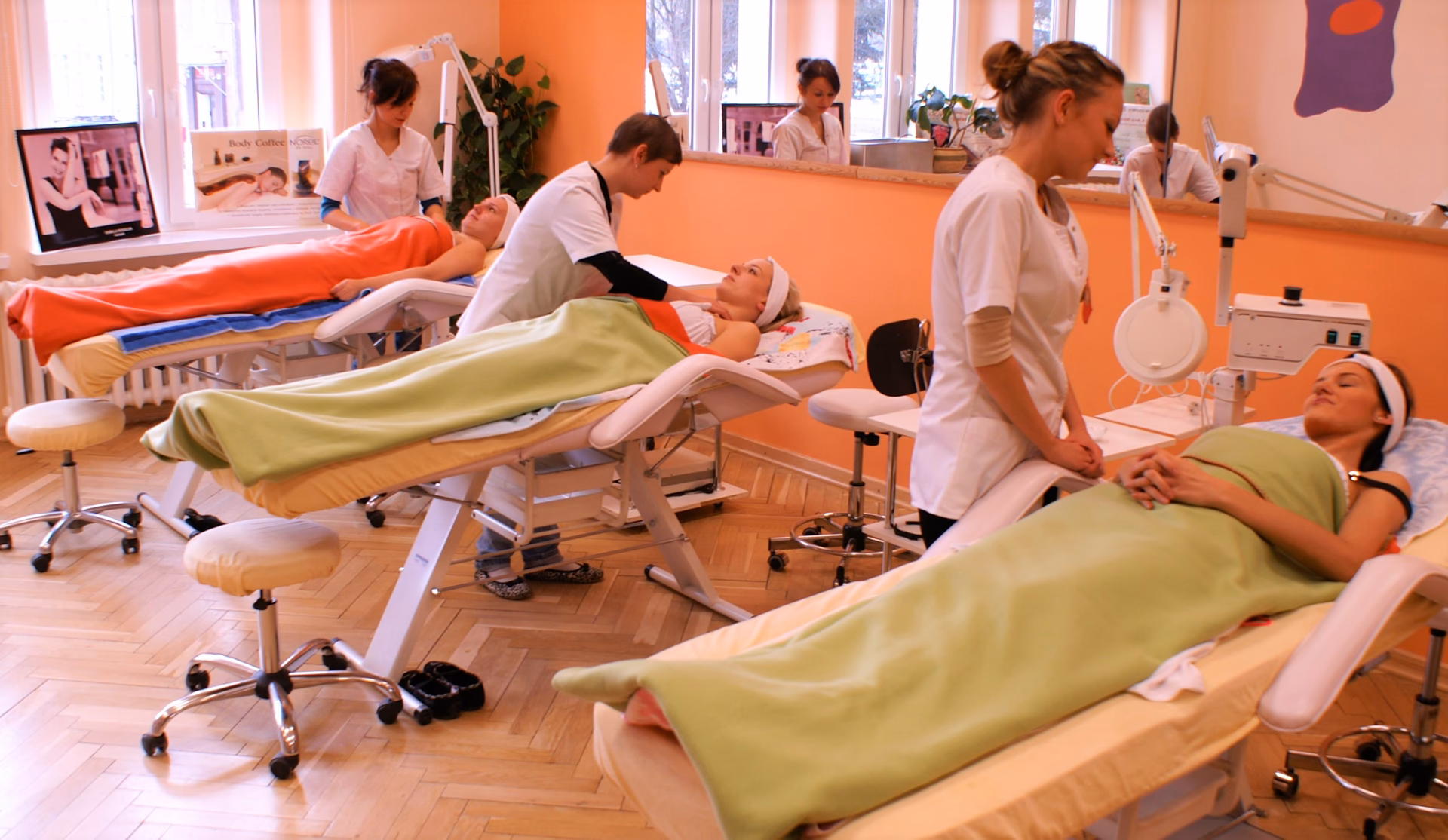 Ile trwa policealne studium kosmetyczne?