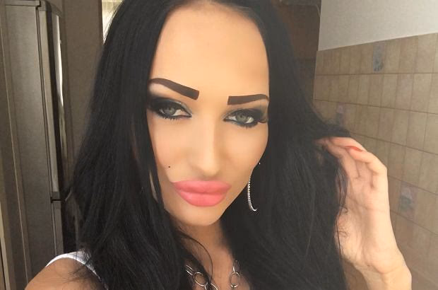 Czy aplikacja FaceApp Perfect Face Editor jest darmowa?