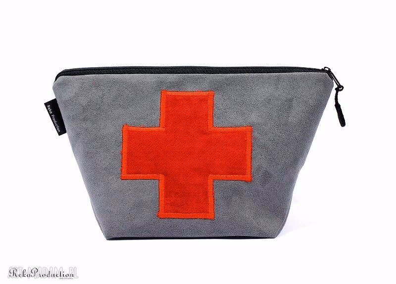 Czym zajmuje się First Aid Beauty?