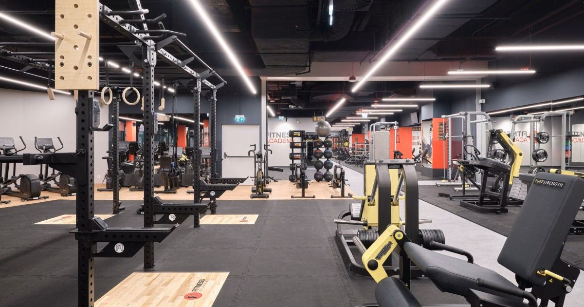 Kto jest właścicielem fitness Academy?