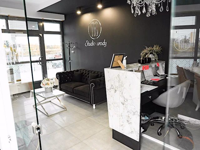 Jak urządzić salon w stylu glamour?