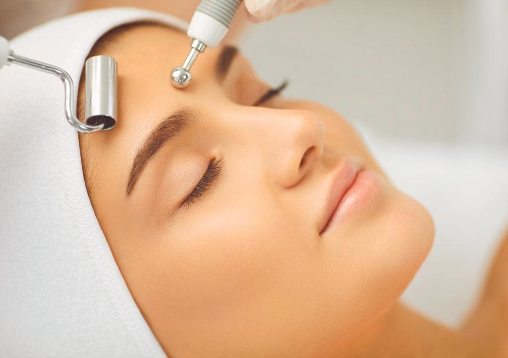 Czym się różni galwanizacja od jonoforezy?