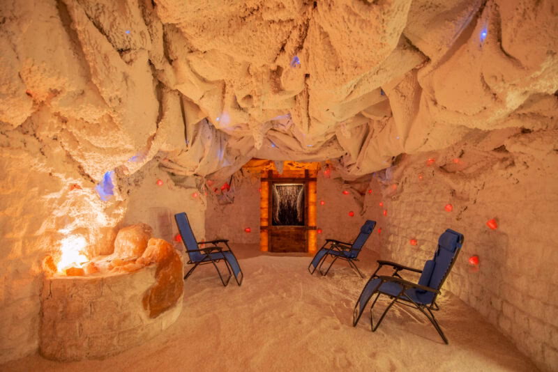 Czy można nosić makijaż w jaskini solnej?