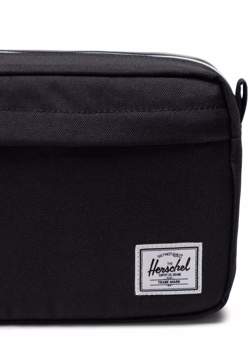 Jak czyścić kosmetyczkę Herschel?