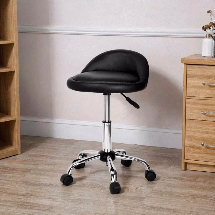 Czy stołki siodłowe są dobre dla bioder?