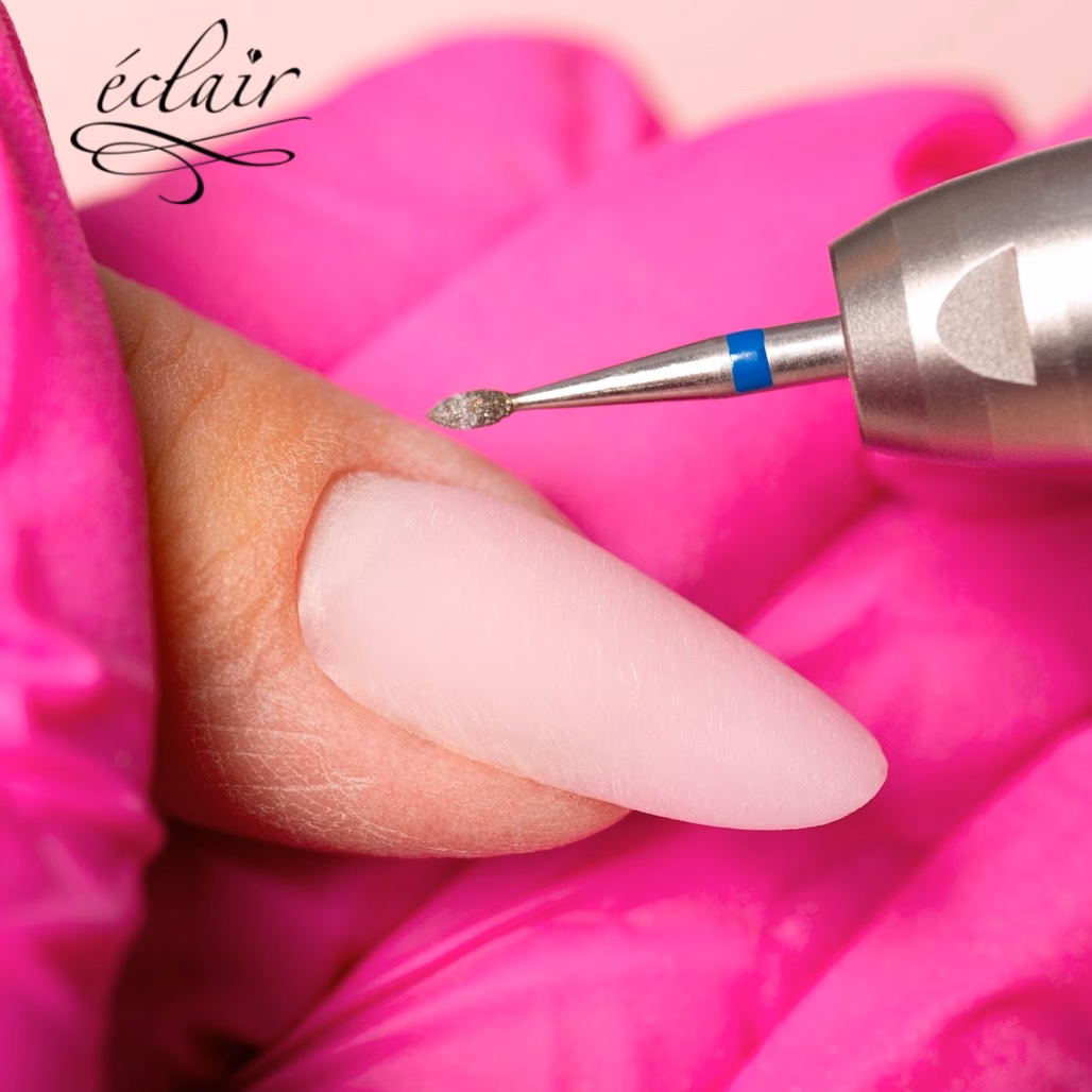 Czy robienie paznokci hybrydowych jest trudne?