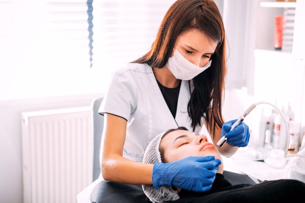 Ile zarabia kosmetyczka na swojej działalności?