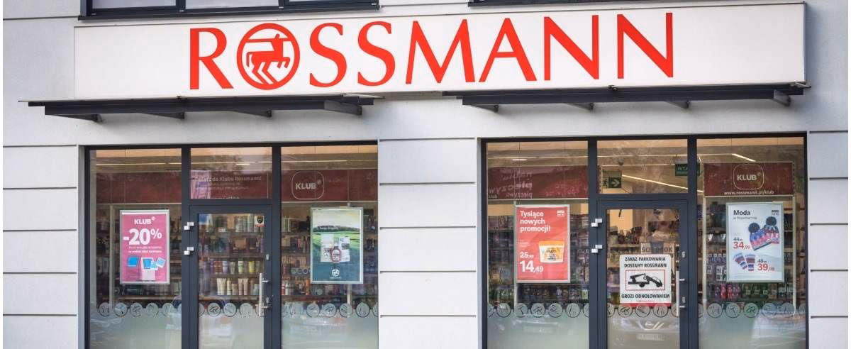 Ile godzin dziennie pracuje się w Rossmanie?