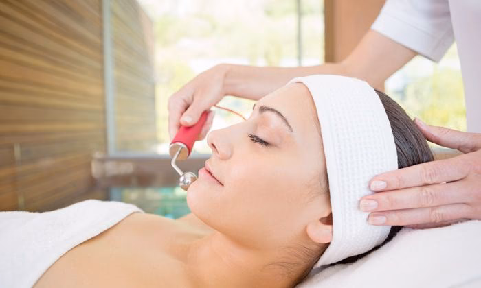 Czy warto usuwać meszek z twarzy?