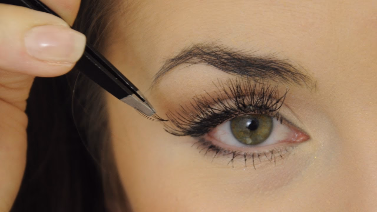 Jakiego kleju do rzęs używają kosmetyczki?