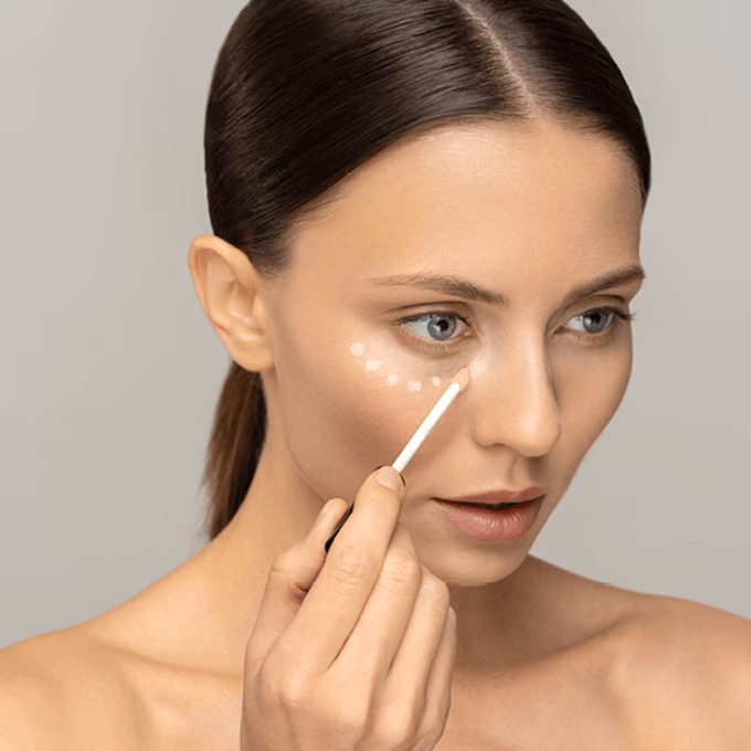 Jaki kolor neutralizuje cienie pod oczami?