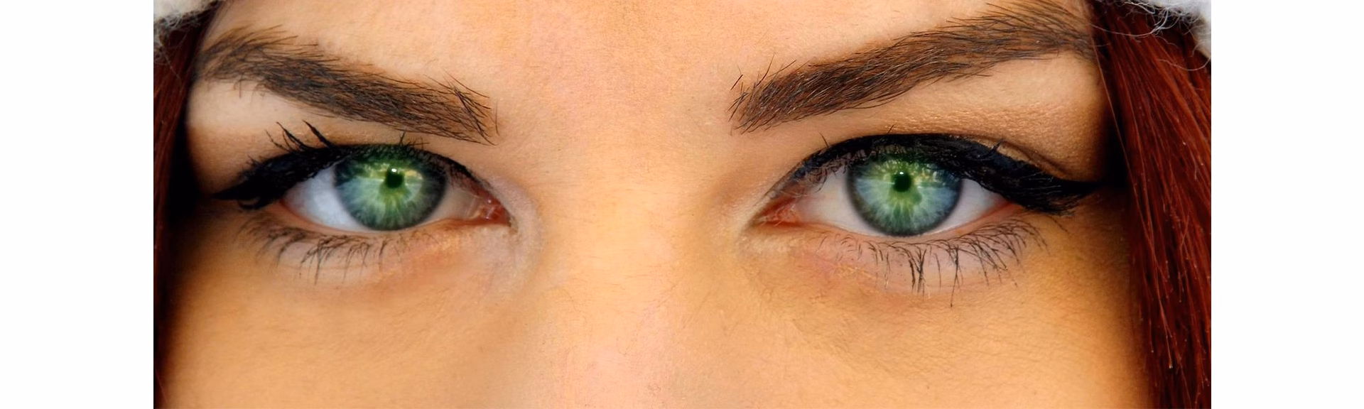 Jak wygładzić górną powiekę?