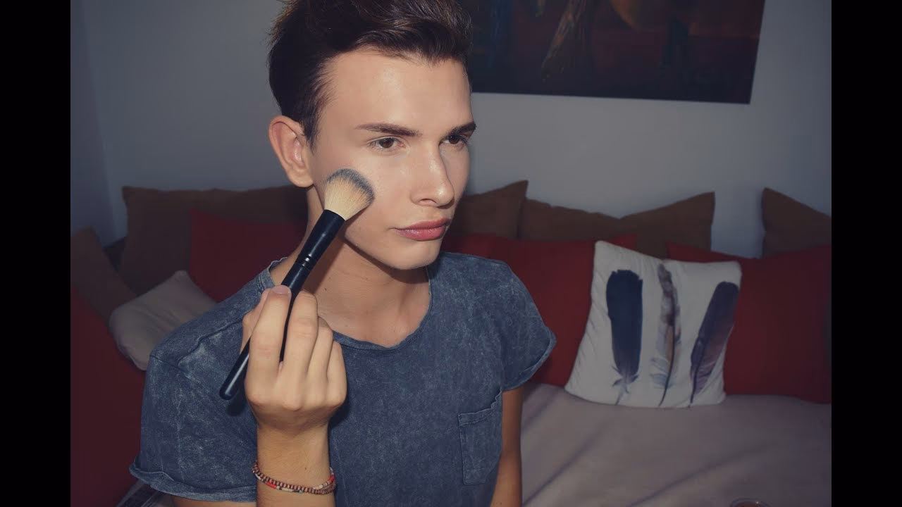 Czym grozi spanie w makijażu?