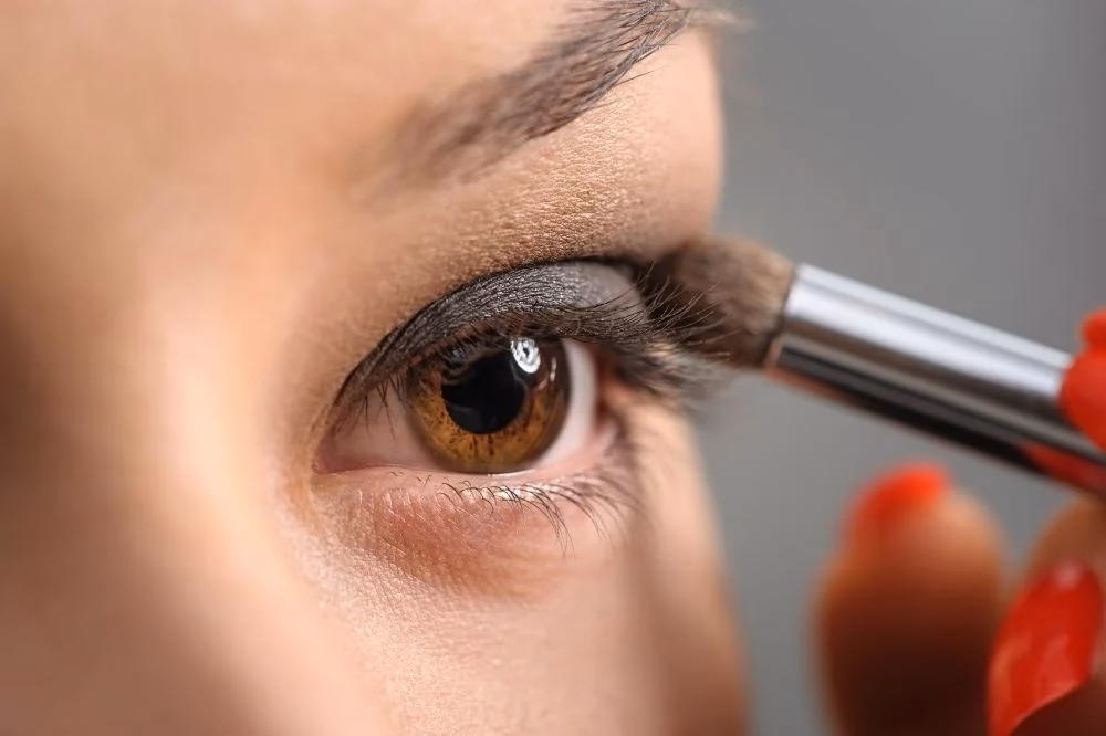Jaki kolor cienia do powiek najlepiej wygląda na brązowych oczach?