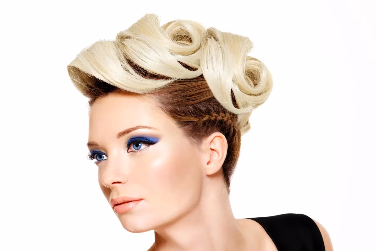 Jaki makijaż dobrze wygląda przy krótkich włosach?