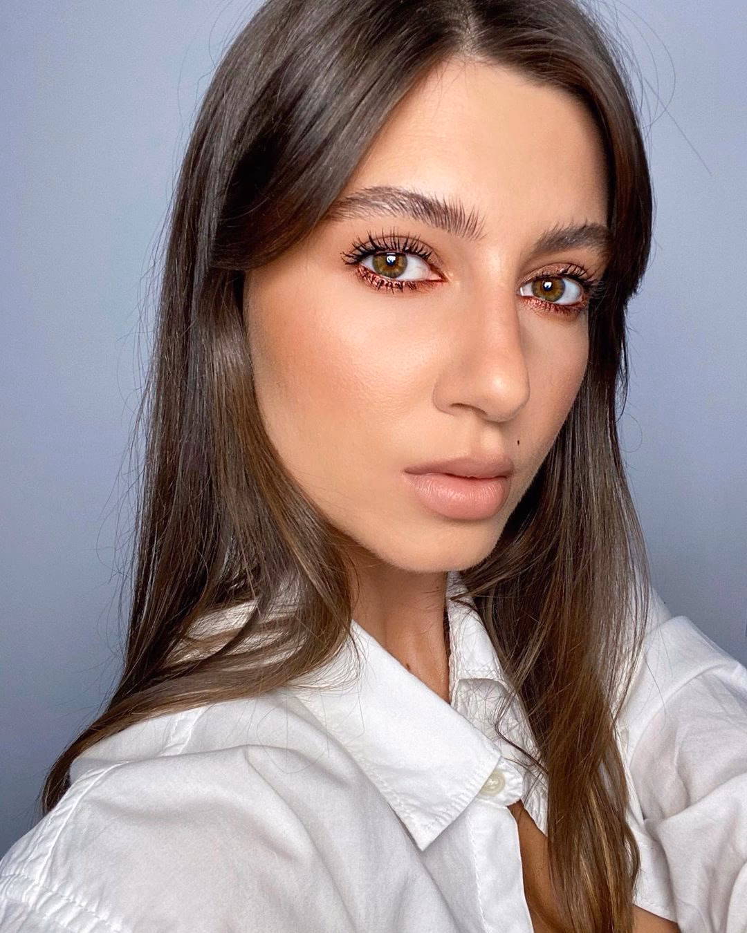 Jak zacząć nosić makijaż do pracy?