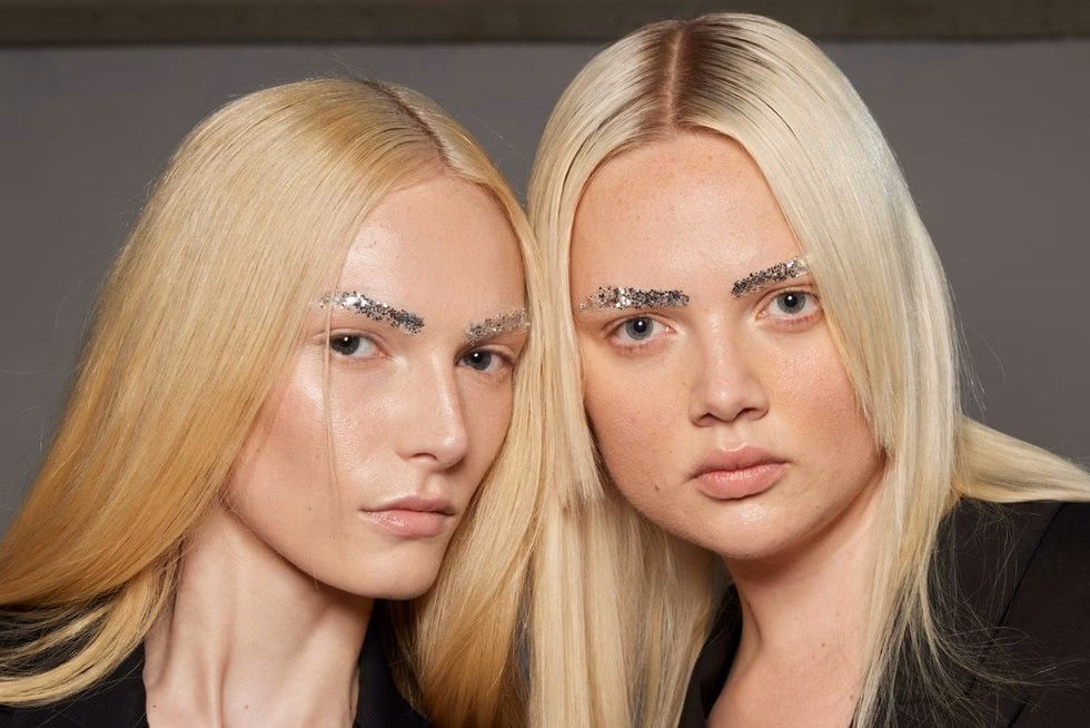 Jak przykryć żółty kolor włosów?