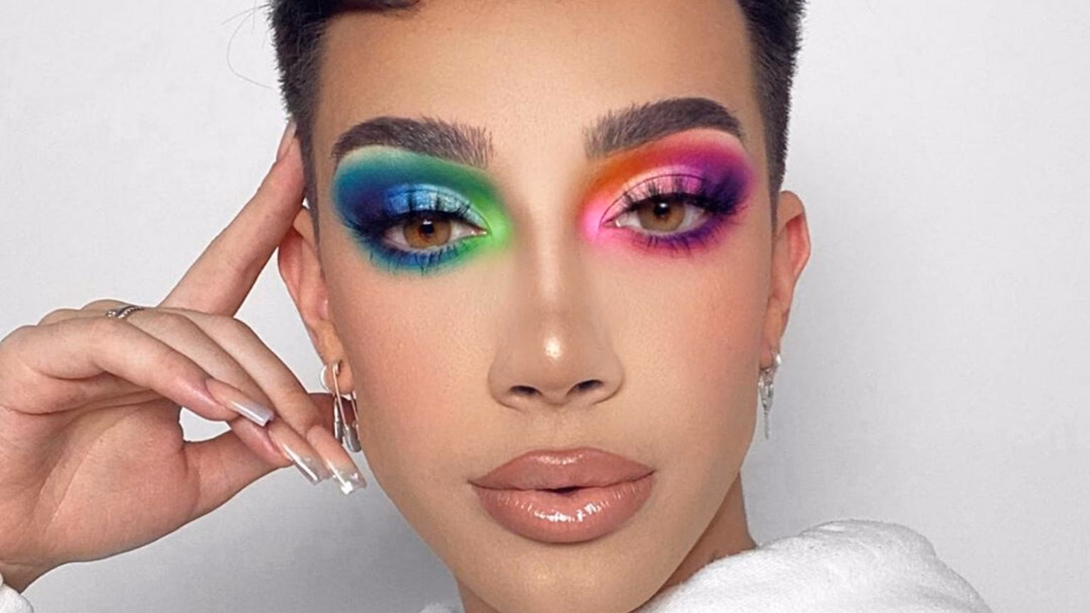 Co się stało z paletą Jamesa Charlesa Morphe'a?